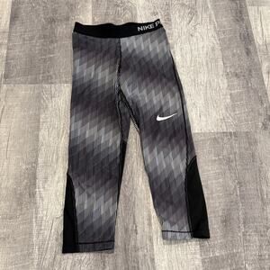 Nike Pro‎ Hypercool Capri Training Leggings XS Excellent Condition